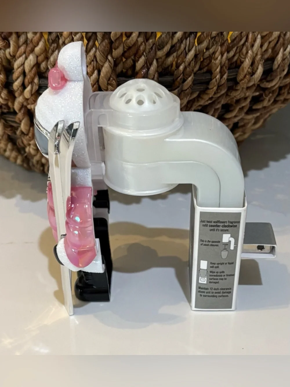 BATH & BODY WORKS SKI GIRL / MRS. CLAUS WALLFLOWERS LIGHT UP PLUG IN NEW NWT